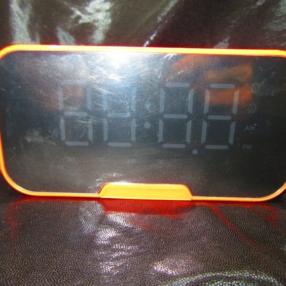 Retro Boom Box Bluetooth Speaker and Alarm Clock Nick Box EXCLUSIVE Summer 2021 - Picture 1 of 7